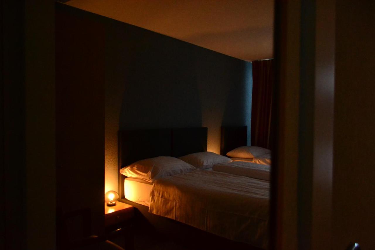 Hotel Les Rives Du Doubs Les Brenets ภายนอก รูปภาพ