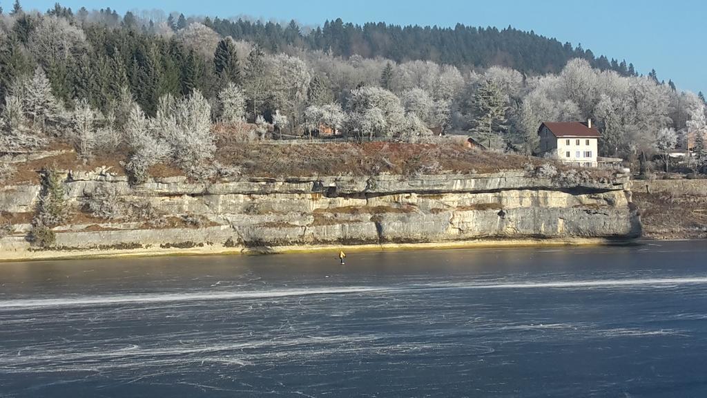 Hotel Les Rives Du Doubs Les Brenets ภายนอก รูปภาพ
