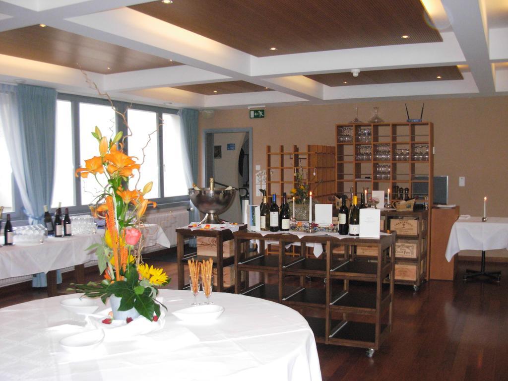Hotel Les Rives Du Doubs Les Brenets ภายนอก รูปภาพ