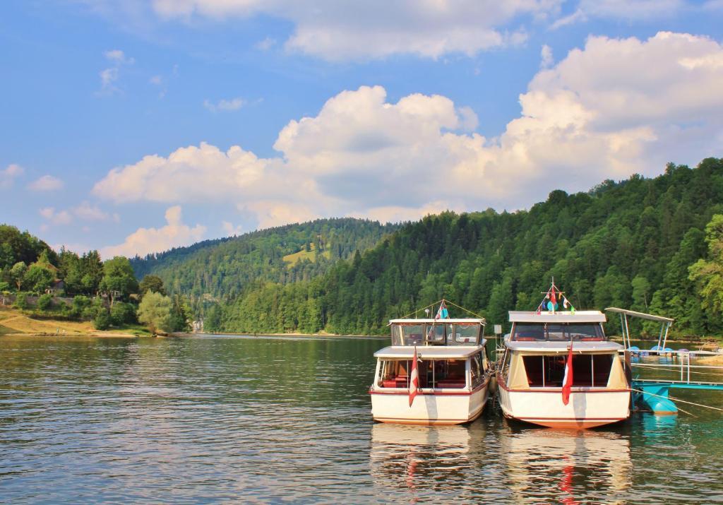 Hotel Les Rives Du Doubs Les Brenets ภายนอก รูปภาพ