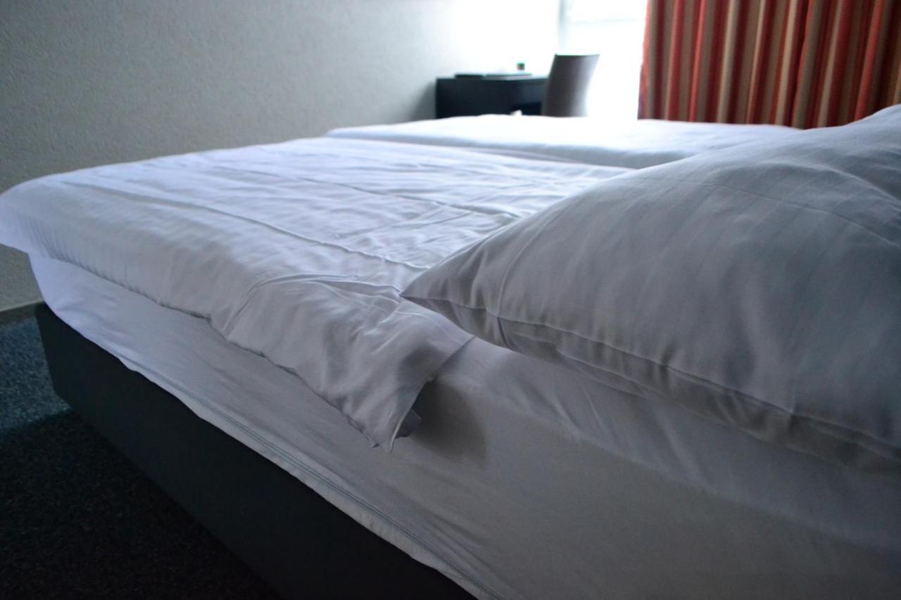 Hotel Les Rives Du Doubs Les Brenets ภายนอก รูปภาพ